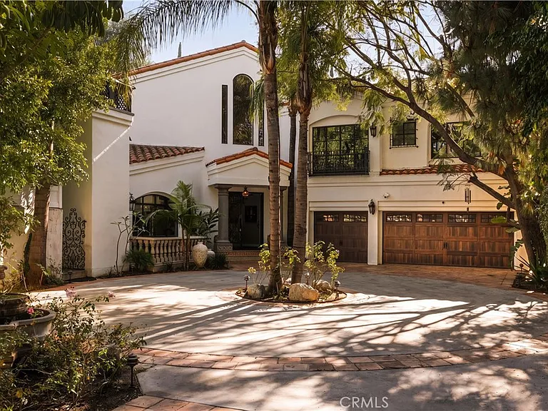 4909 Woodley Ave — Photo 2