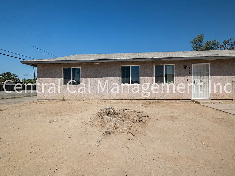 1313 E Planz Rd — Photo 2