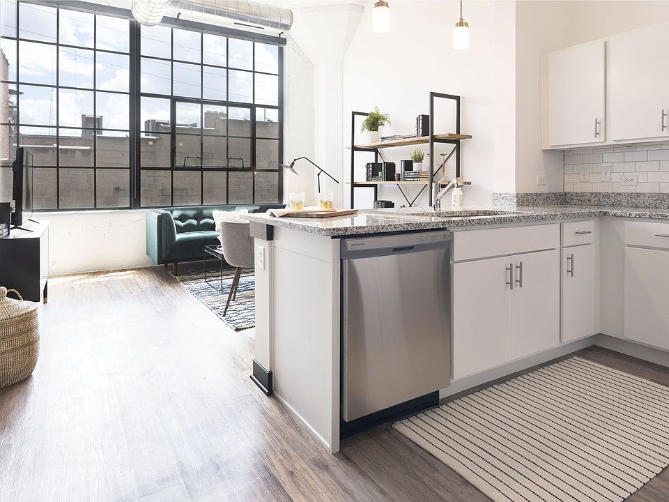 1st image of 1301 E Washington St #403