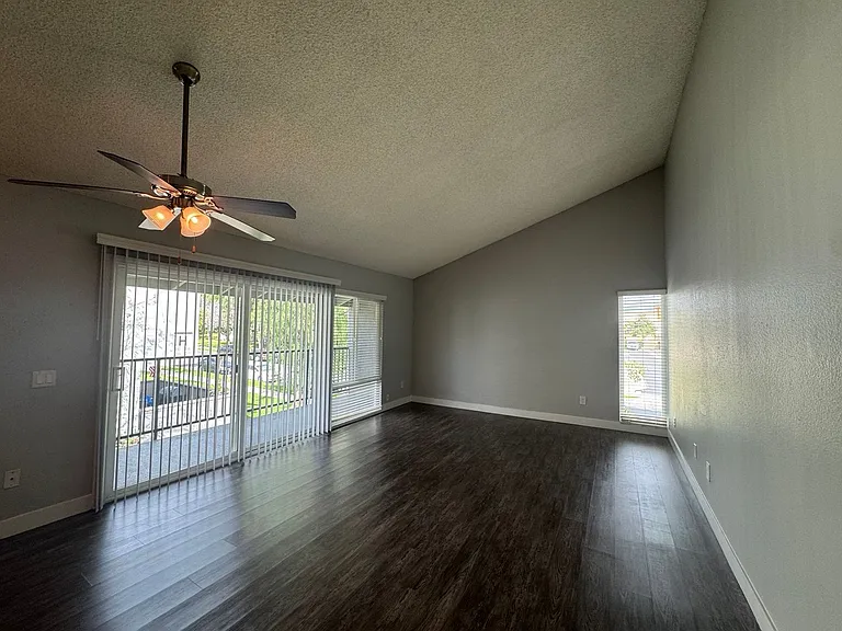 West Fifth Apartments — Photo 153