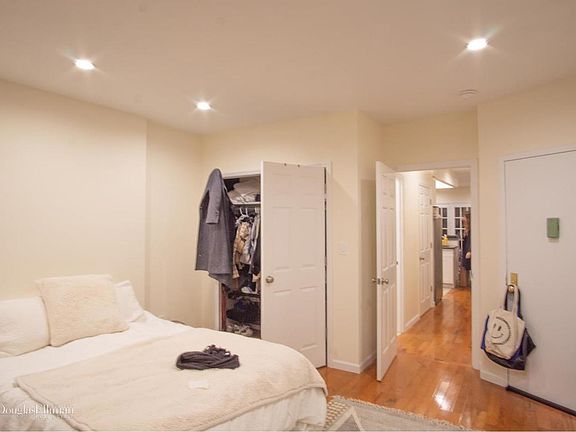 3rd image of 564 Vanderbilt Ave APT 2R
