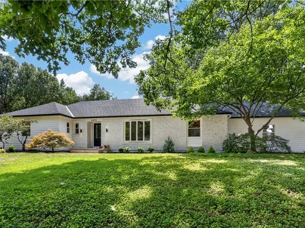 8224 Linden Dr, Prairie Village, KS 66208