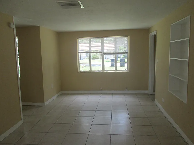 2408 W Fig St #A — Photo 15