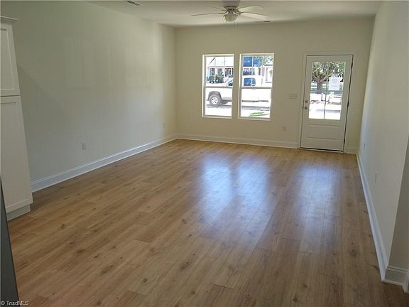 4th image of 730 Meadowgreen Village Dr