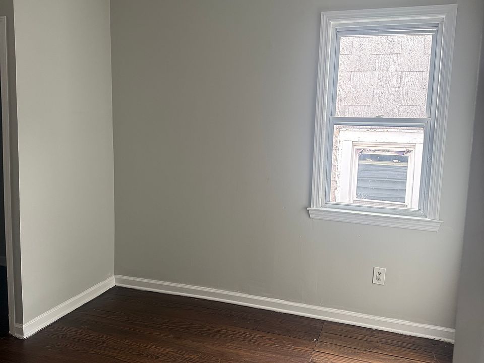 2nd image of 136 Seymour Ave #3