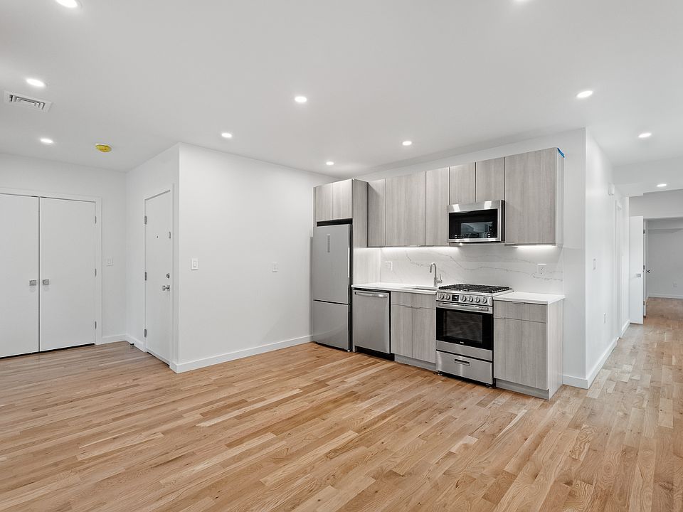 1st image of 370 Orchard St #3