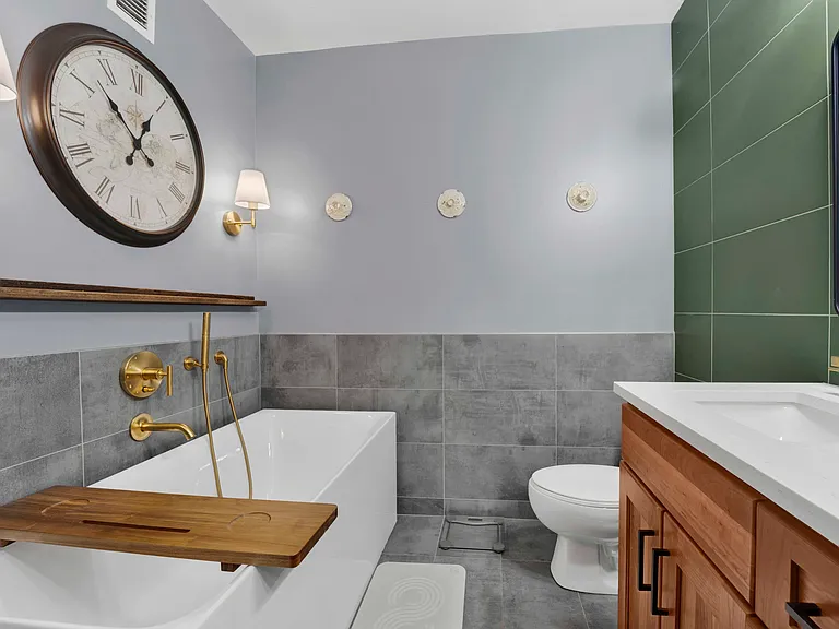 630 N State St #2208 — Photo 30