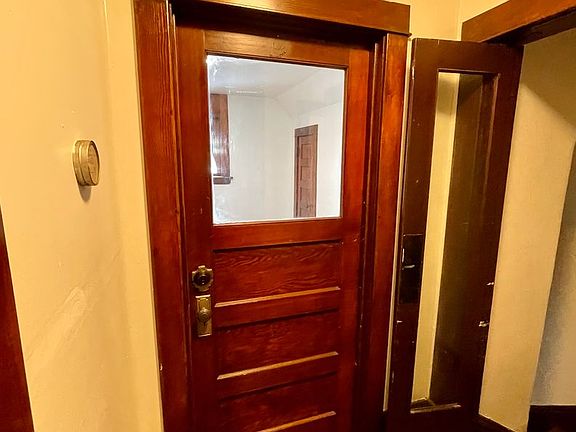 4th image of 623 E Lake St #9