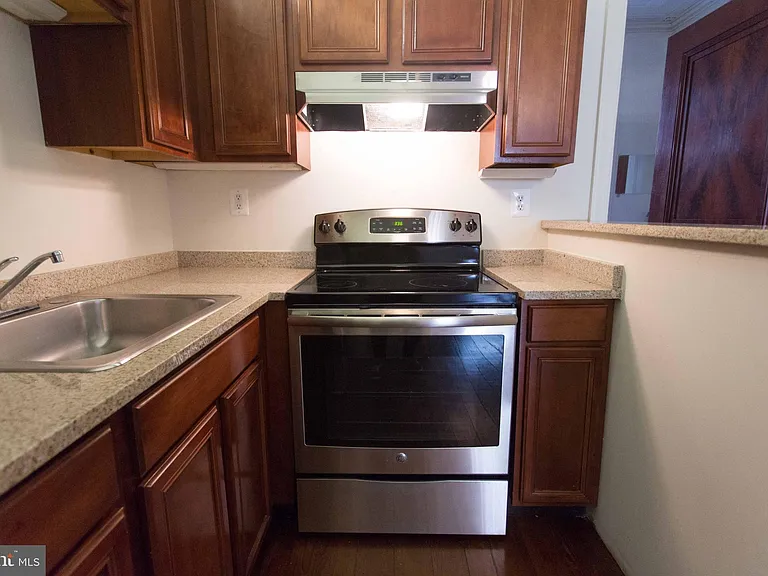 916 Spruce St #2R — Photo 7