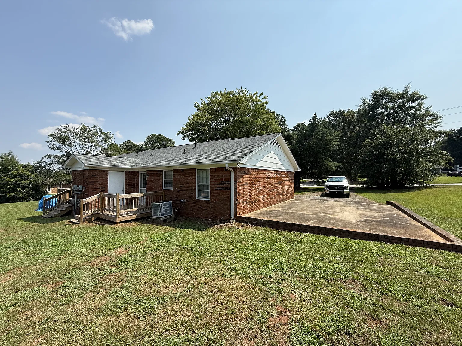 2 bed, 1.5 bath, 900 sqft, $1,050 — Photo 3
