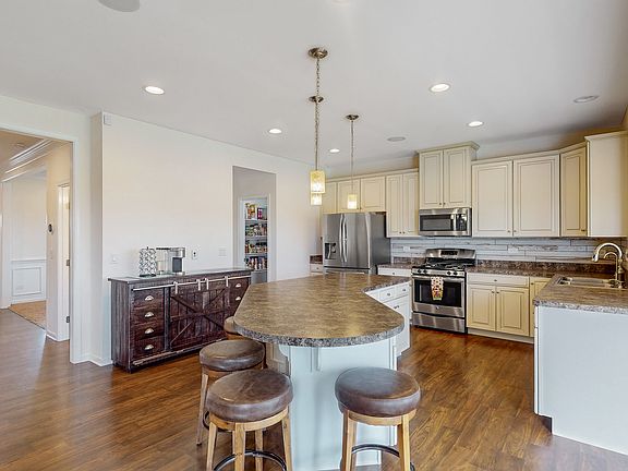 3rd image of 25300 W Maggie Ln