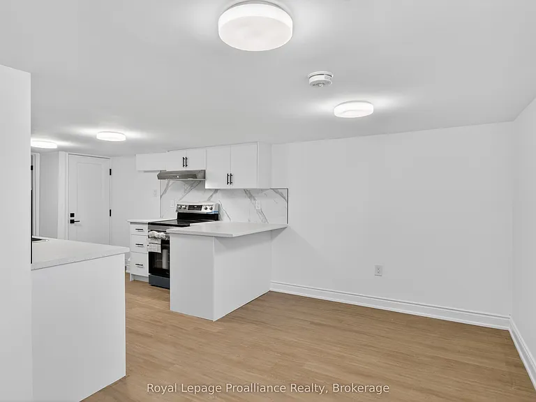 171 Hazlitt St #6 — Photo 6