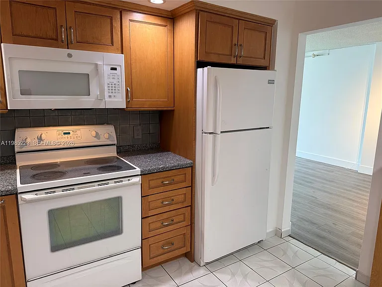 2801 NE 183rd St #912W — Photo 7