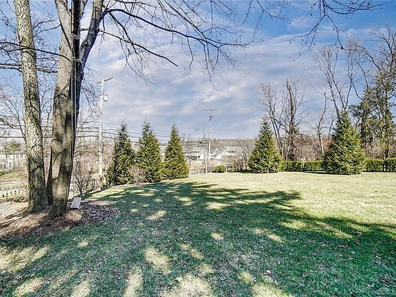 4th image of 20 W Schantz Ave