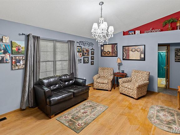 3rd image of 410 W Lincoln Ave
