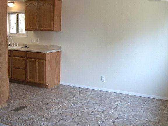 5th image of 466-200 De Shane Ln