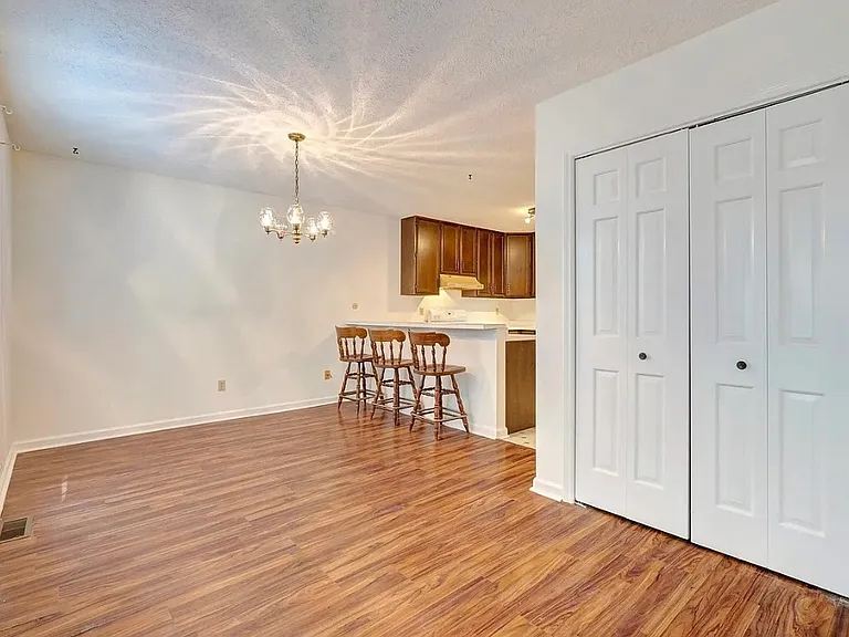 1016 E Commons Dr — Photo 14