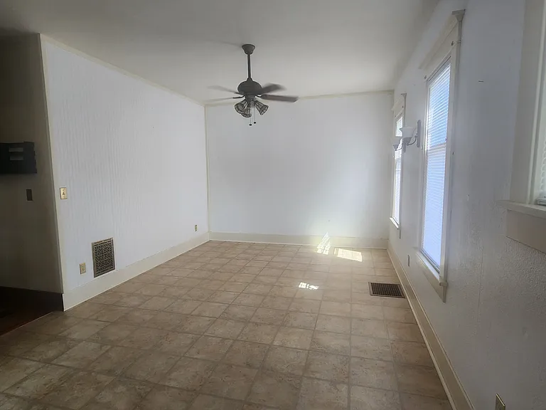 806 H St — Photo 16