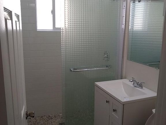 5th image of 912 Missouri St