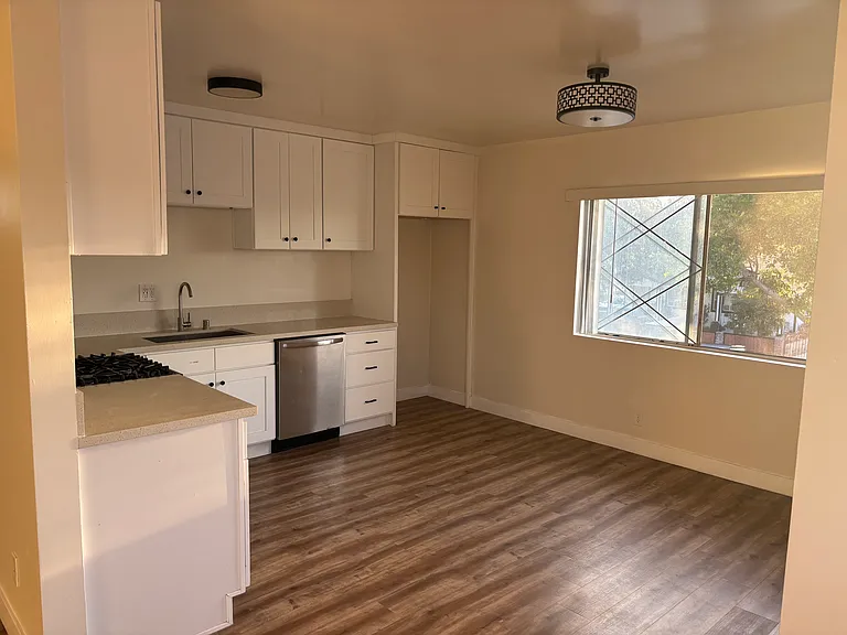 128 S 2nd St #C — Photo 12
