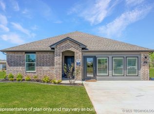 881 N Arapahoe Ave #9X3XS8, Chouteau, OK 74337