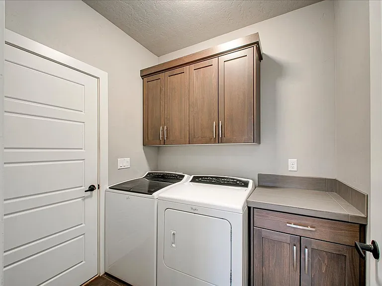 3313 Dewey St — Photo 15