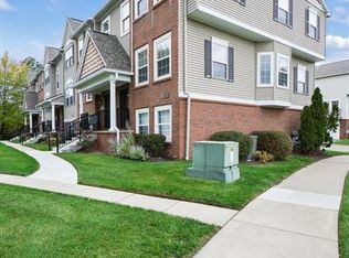 882 Eagle Dr, Fenton, MI 48430