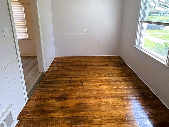 5th image of 18624 Hamburg St