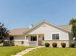 1406 Villa Park Ct, West Bend, WI 53090