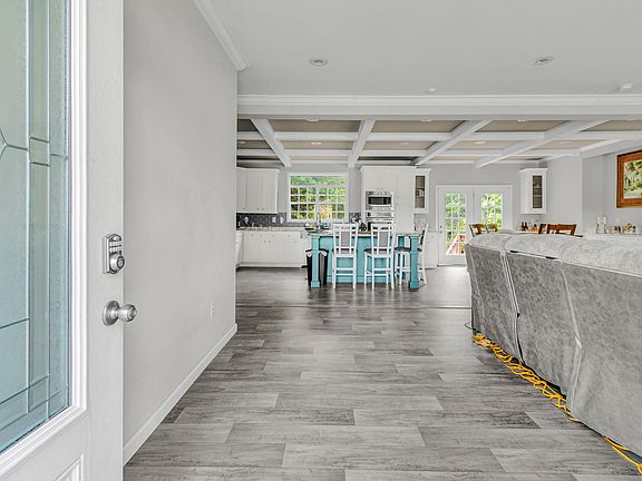 4th image of 1387 Honor Ln