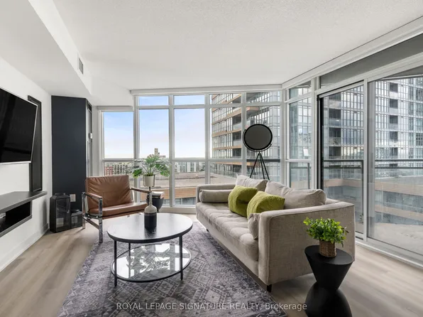21 Iceboat Ter, Toronto, ON