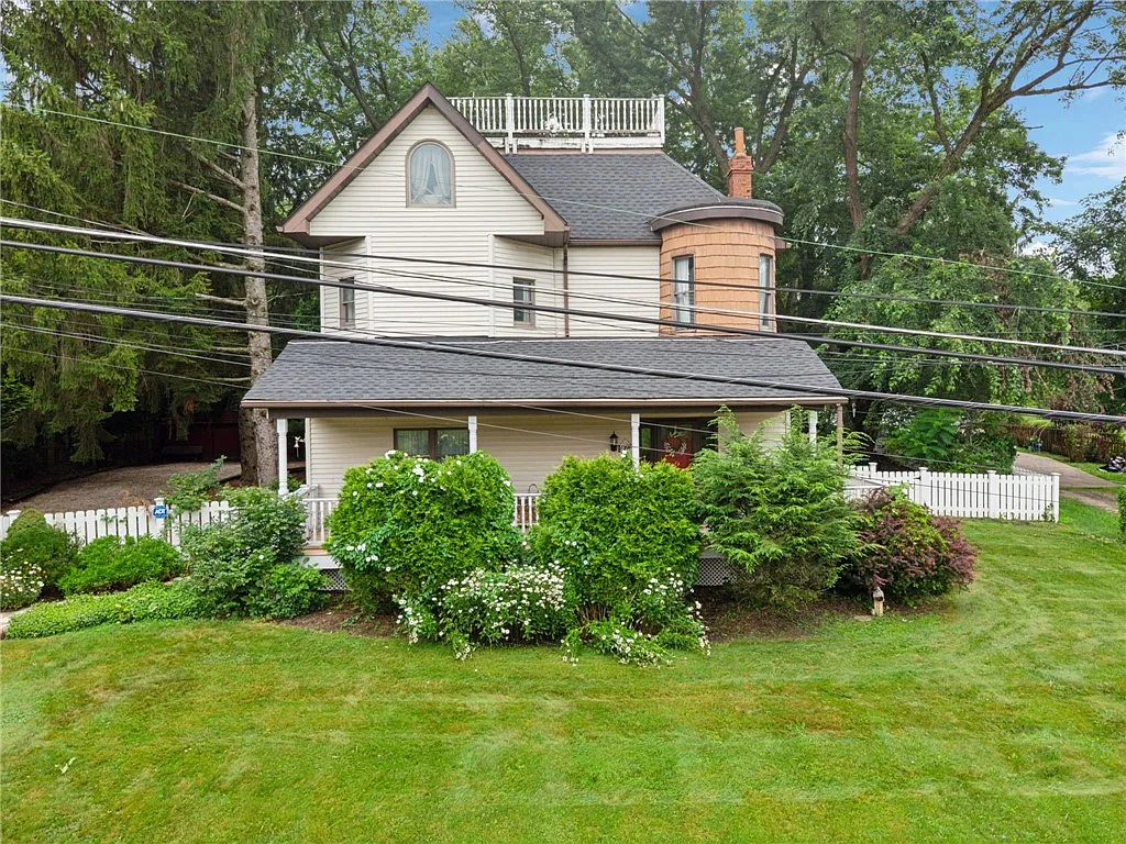1035 Linden Rd photo 1