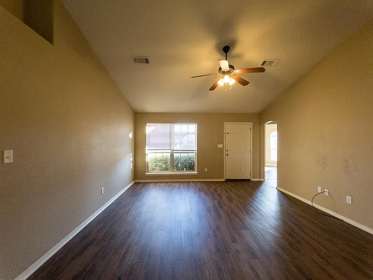 1246 Gracie Ct — Photo 10
