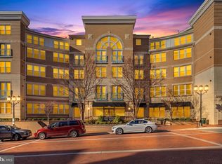 12000 Market St APT 127, Reston, VA 20190