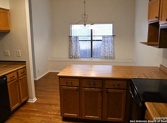 3rd image of 3231 Tree Grove Dr
