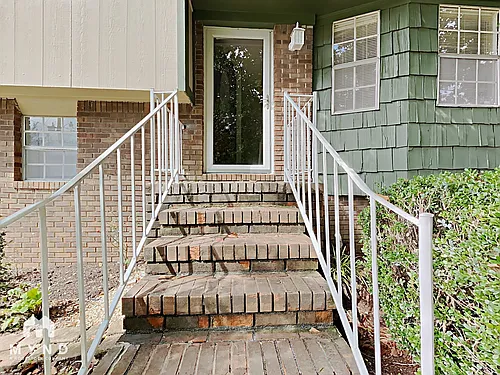 2624 Garry St Photo 1