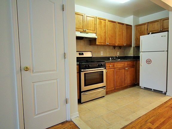 3rd image of 5826 79th Ave #2