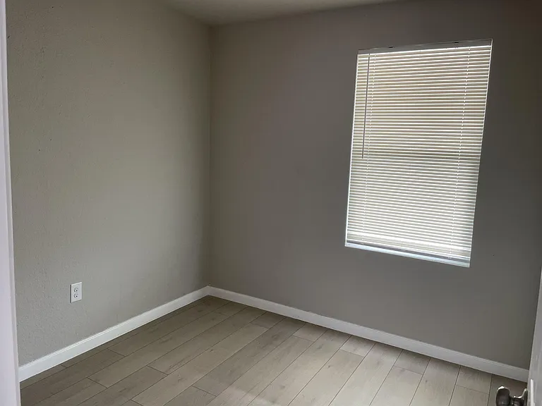 715 New Laredo Hwy #5 — Photo 5