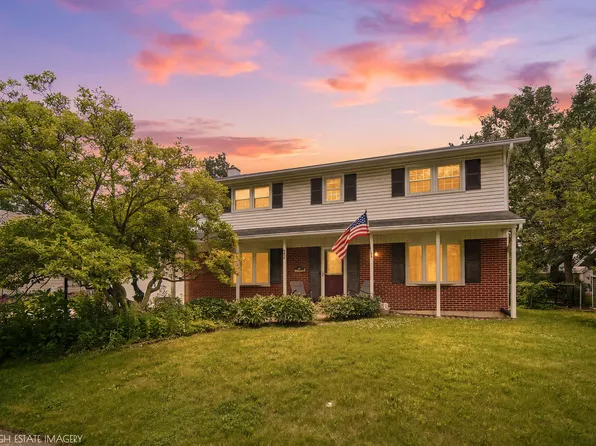3321 Woodridge Dr, Woodridge, IL 60517