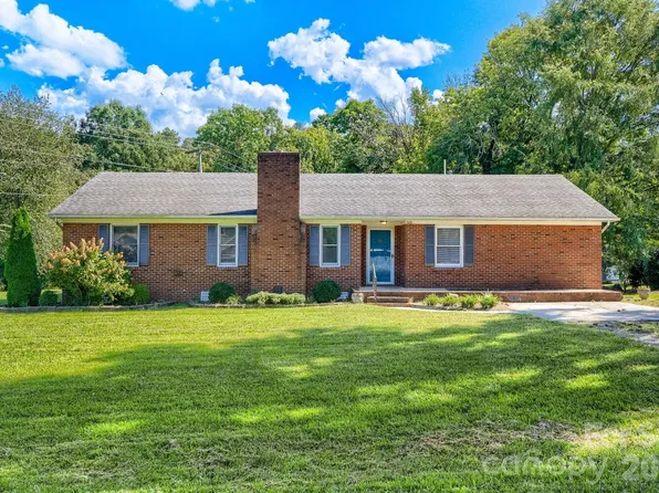 506 Goldmoor Dr NE, Concord, NC 28025
