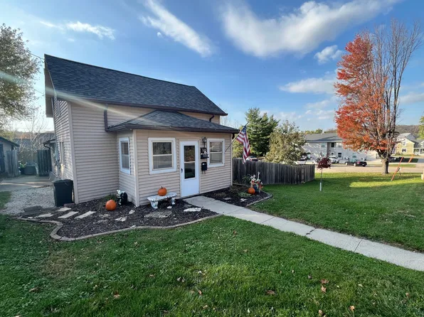 509 Baker Ave, Decorah, IA 52101