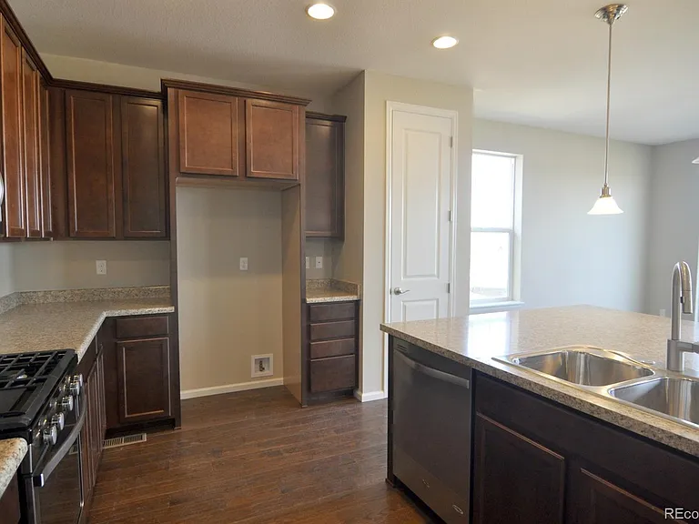 1913 S Cathay Way — Photo 14