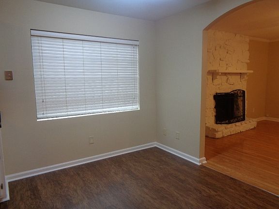 3rd image of 3044 Barrycrest Dr