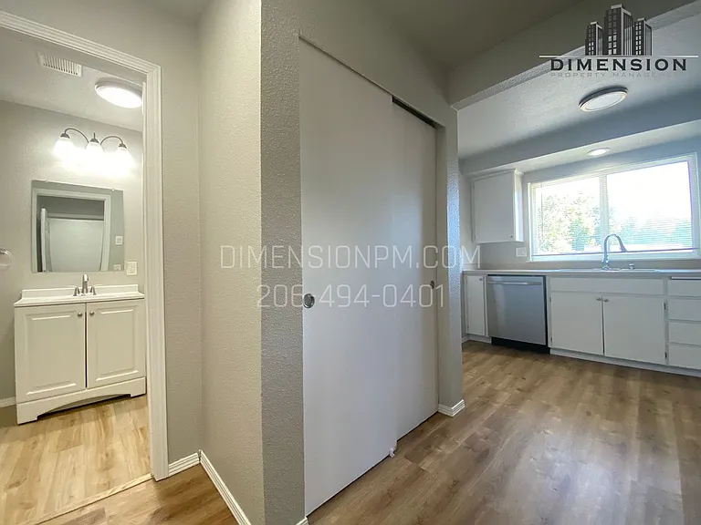 41st Apartments — Photo 4