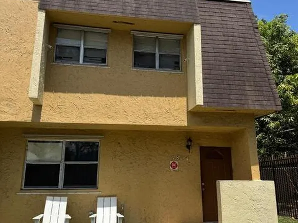 5844 Blueberry Unit 68 Court, Lauderhill, FL 33313