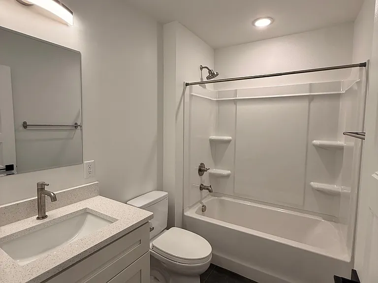 510 W Liberty St #12 — Photo 8
