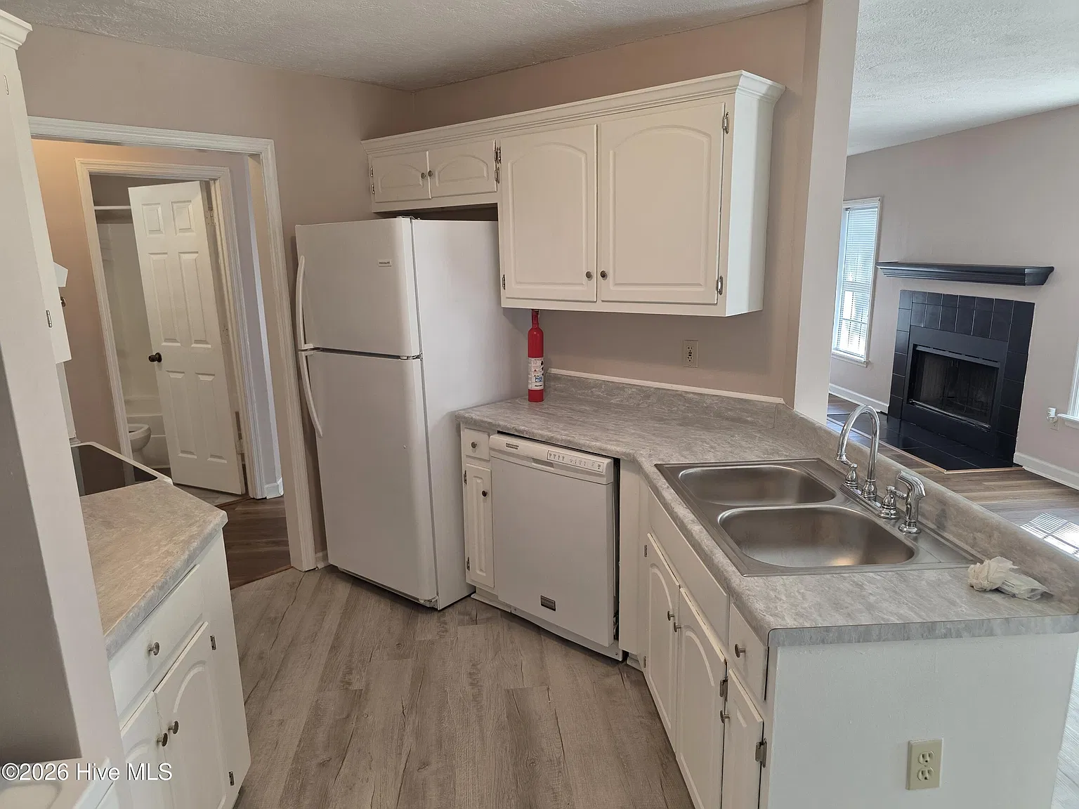 3 bed, 2.0 bath, $1,600 — Photo 4
