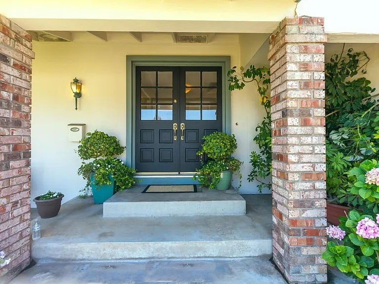 6677 Mount Forest Dr — Photo 3