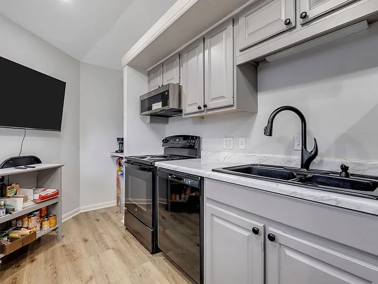 1603 Carruthers St #A — Photo 15