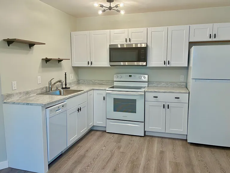 28 Sebastian Ave #C — Photo 15
